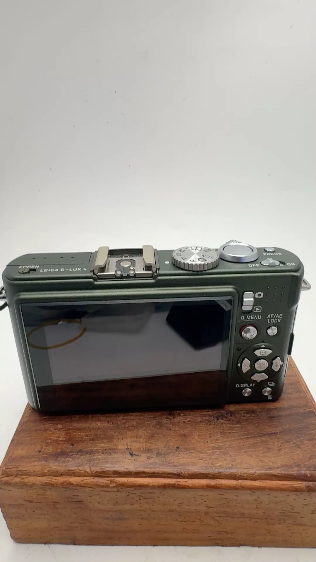 [Pre-owned] Leica D-Lux 4 — Olive Green Limited Edition