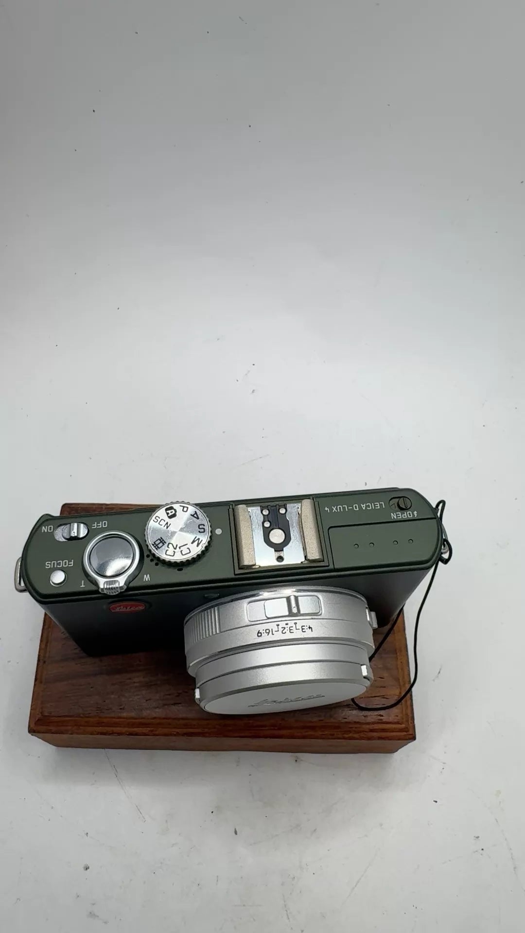 [Pre-owned] Leica D-Lux 4 — Olive Green Limited Edition