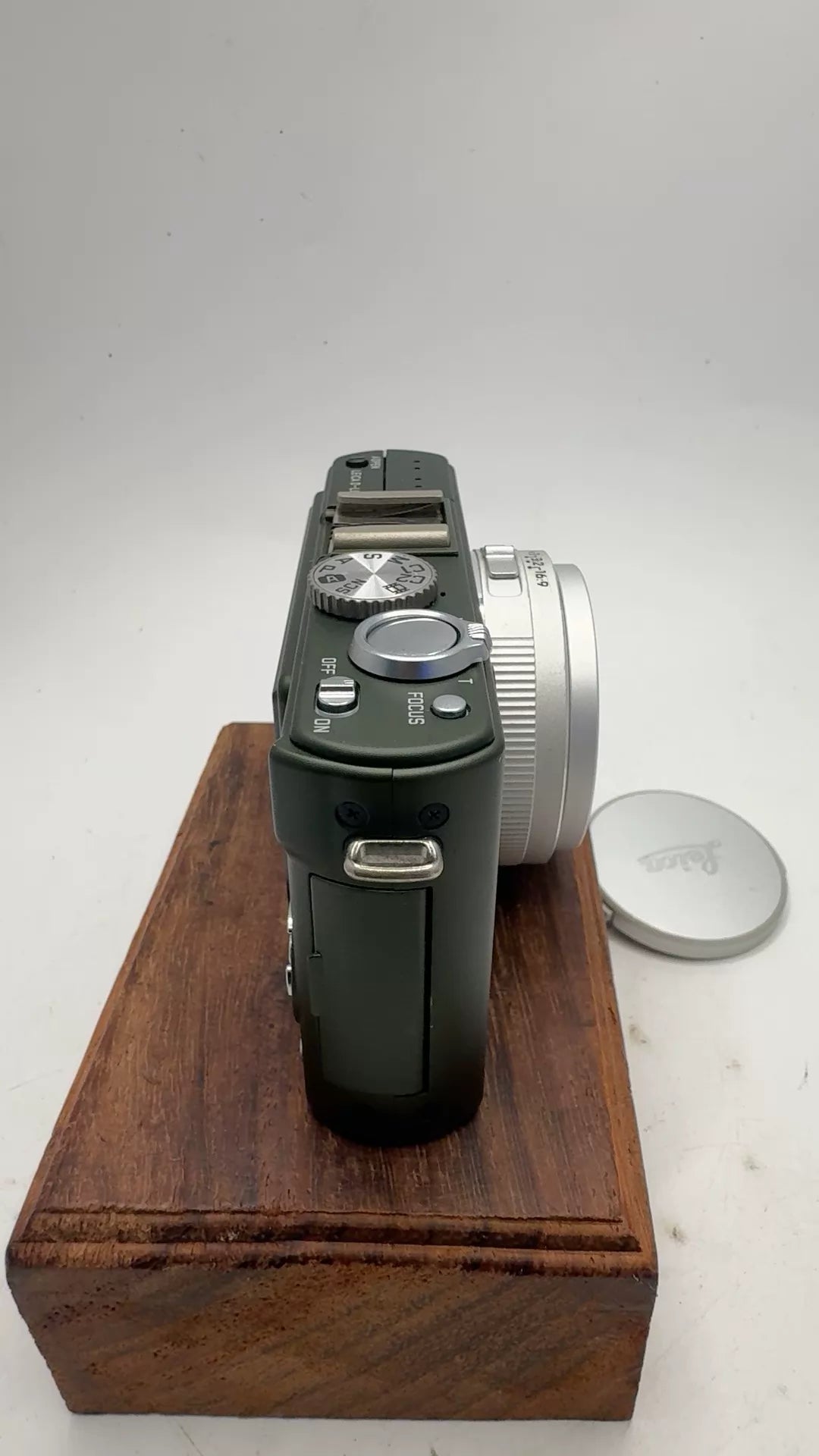 [Pre-owned] Leica D-Lux 4 — Olive Green Limited Edition