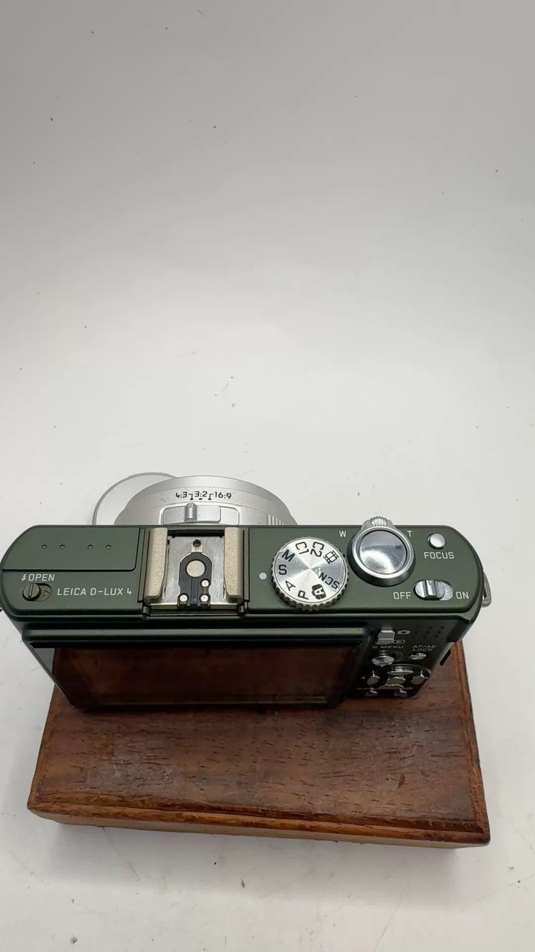 [Pre-owned] Leica D-Lux 4 — Olive Green Limited Edition