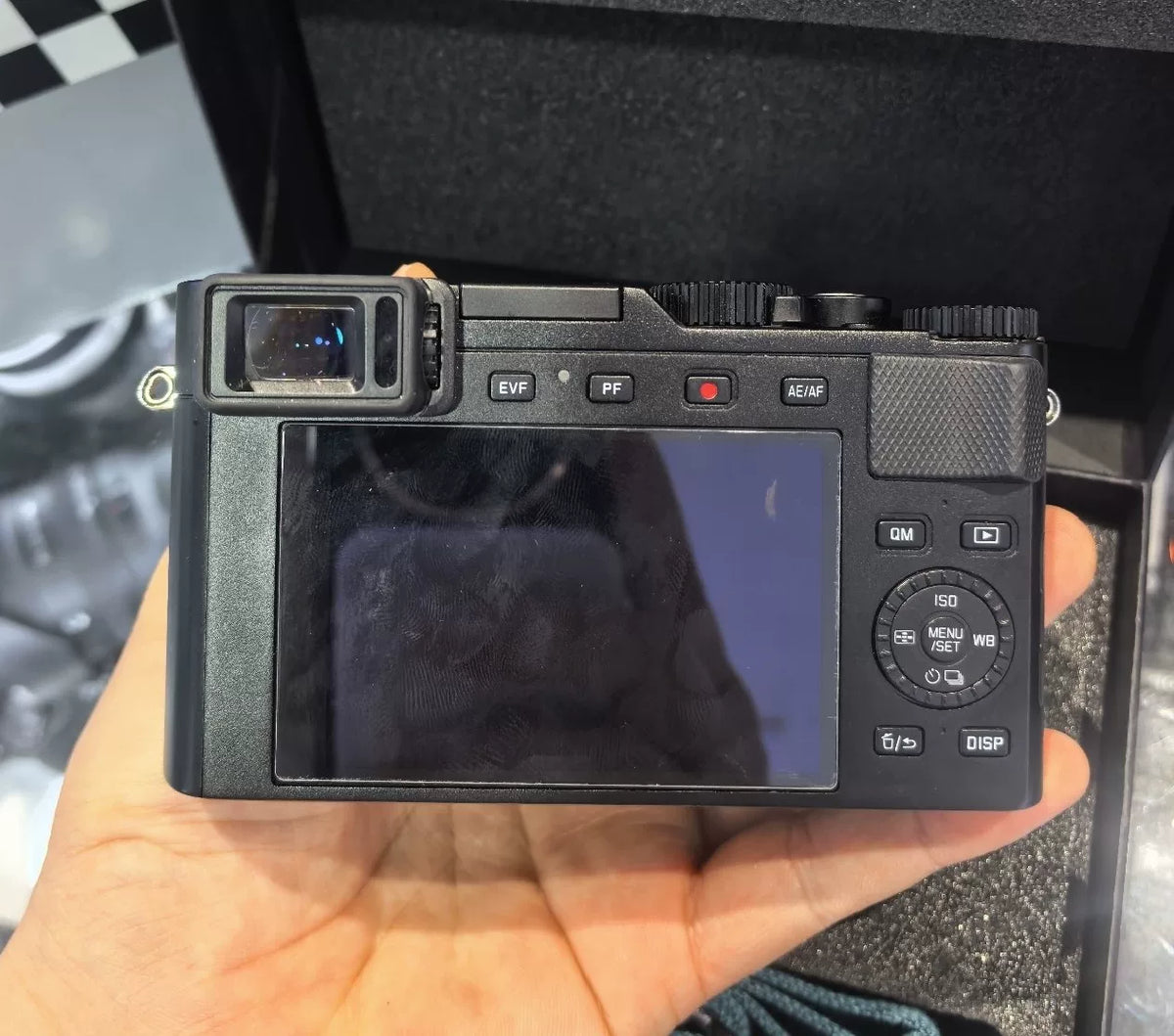 [Pre-owned] Leica D-Lux 7 — Vans x Ray Barbee Edition with Box and Strap
