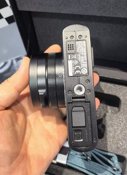 [Pre-owned] Leica D-Lux 7 — Vans x Ray Barbee Edition with Box and Strap