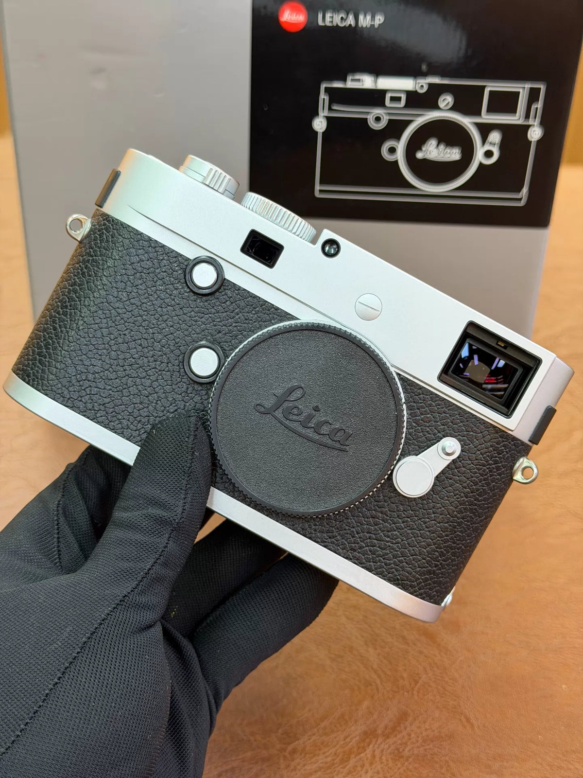 [Pre-owned] Leica M-P (Typ 240) — Silver Chrome, Complete with Box