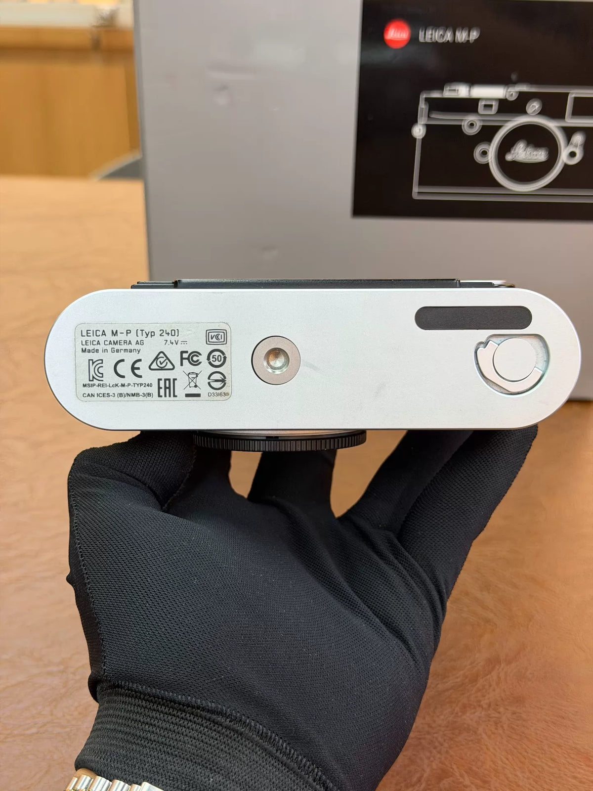 [Pre-owned] Leica M-P (Typ 240) — Silver Chrome, Complete with Box