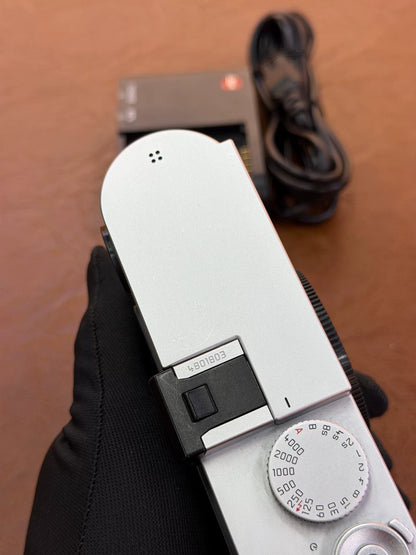 [Pre-owned] Leica M (Typ 240) — Silver
