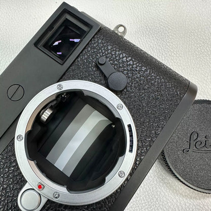 [Pre-owned] Leica M10-P — Body with Box and Accessories