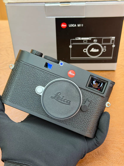 [Pre-owned] Leica M11 Black — Body with Box and Accessories