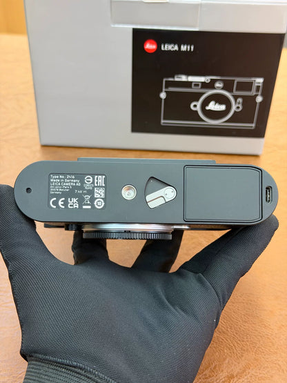 [Pre-owned] Leica M11 Black — Body with Box and Accessories