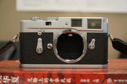 [Pre-owned] Leica M2-R — Body Only, Serviced