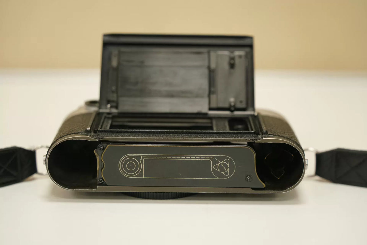 [Pre-owned] Leica M2-R — Body Only, Serviced