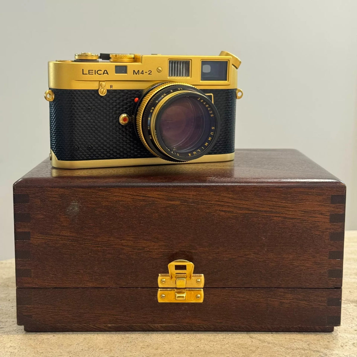 [Pre-owned] Leica M4-2 Gold Oscar Barnack Edition — with Summilux 50mm f/1.4