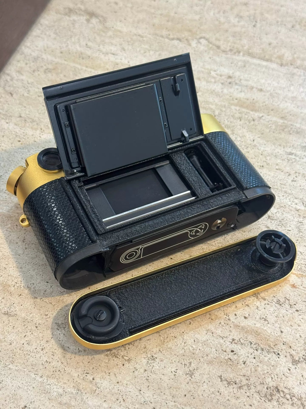 [Pre-owned] Leica M4-2 Gold Oscar Barnack Edition — with Summilux 50mm f/1.4