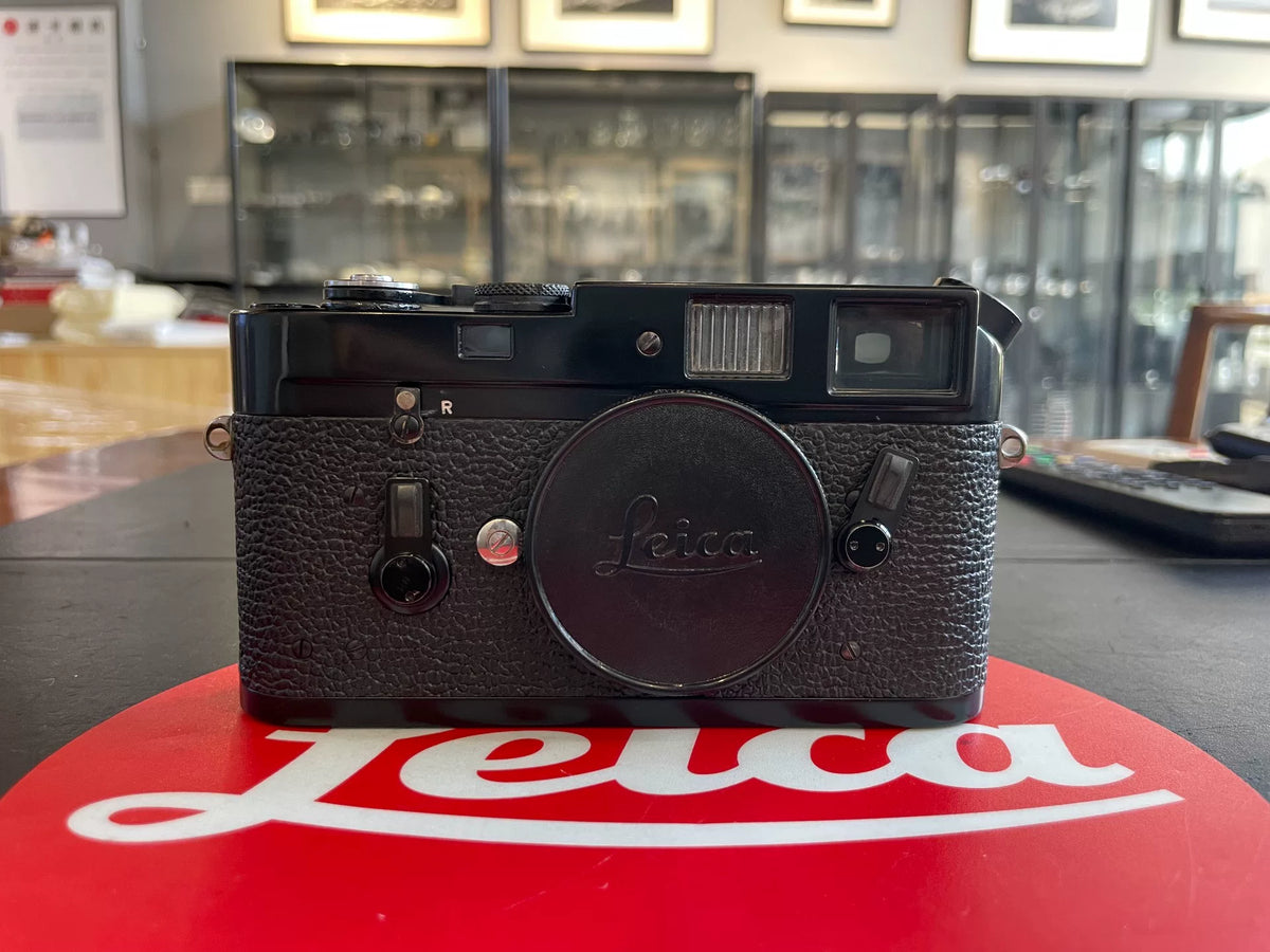[Pre-owned] Leica M4 Black Paint — Body Only