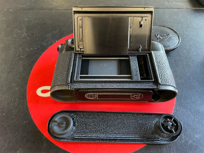 [Pre-owned] Leica M4 Black Paint — Body Only