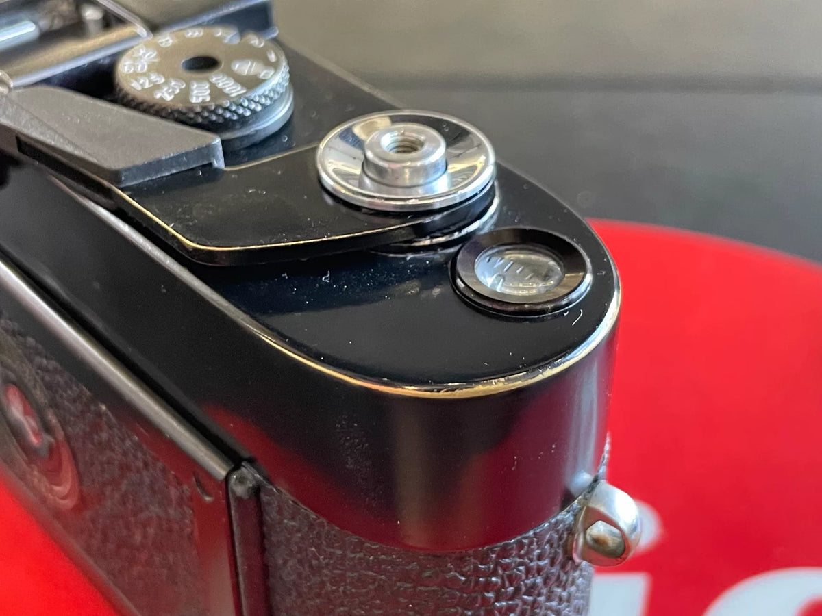 [Pre-owned] Leica M4 Black Paint — Body Only