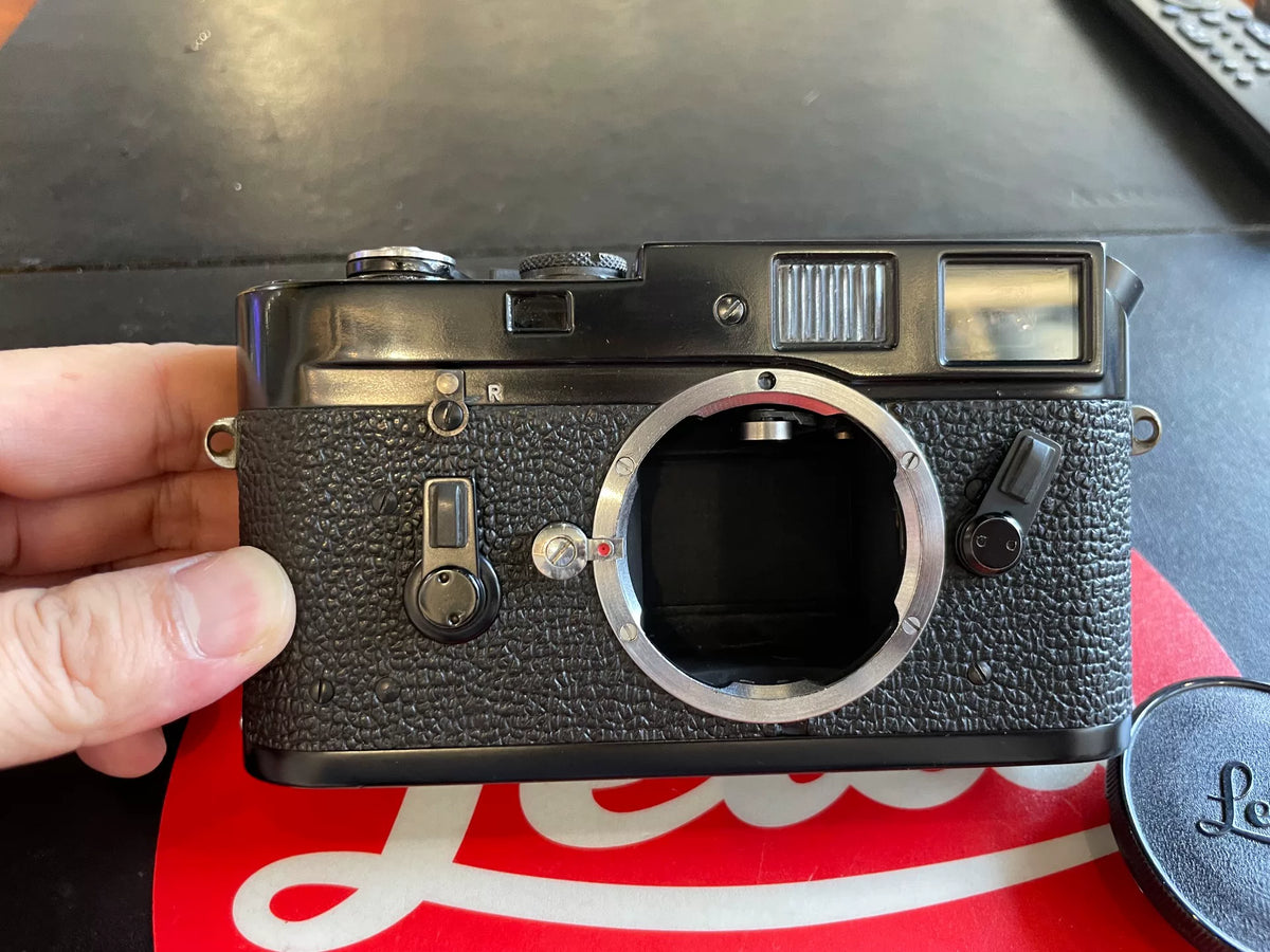 [Pre-owned] Leica M4 Black Paint — Body Only