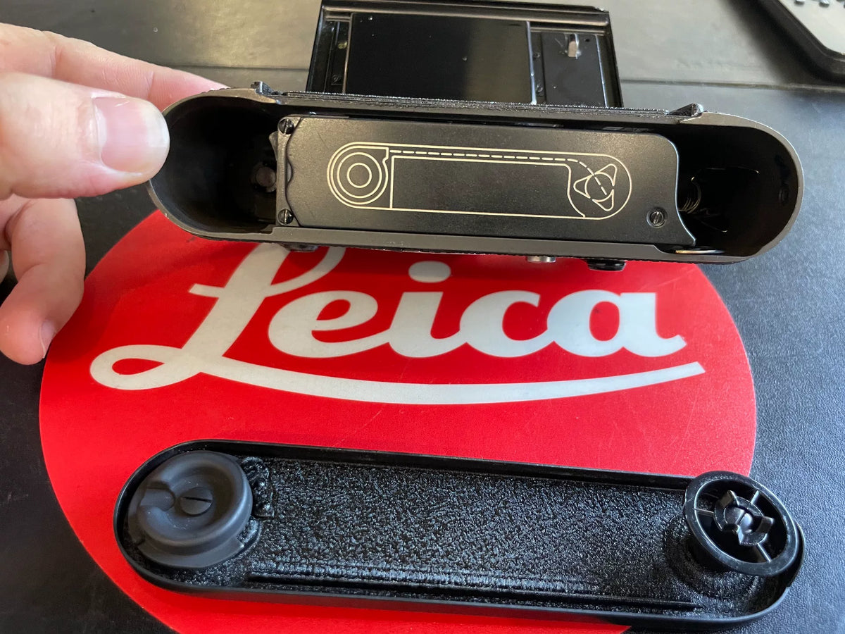 [Pre-owned] Leica M4 Black Paint — Body Only