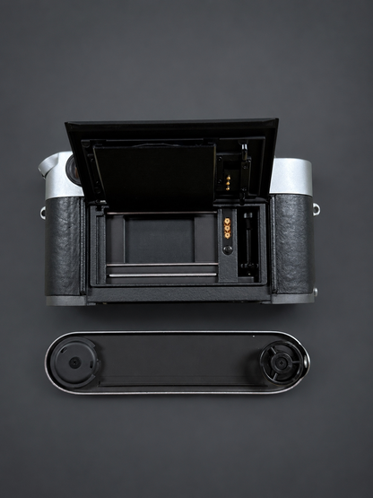[Pre-owned] Leica M6 Rangefinder Body — Modified Top Badge, with Box