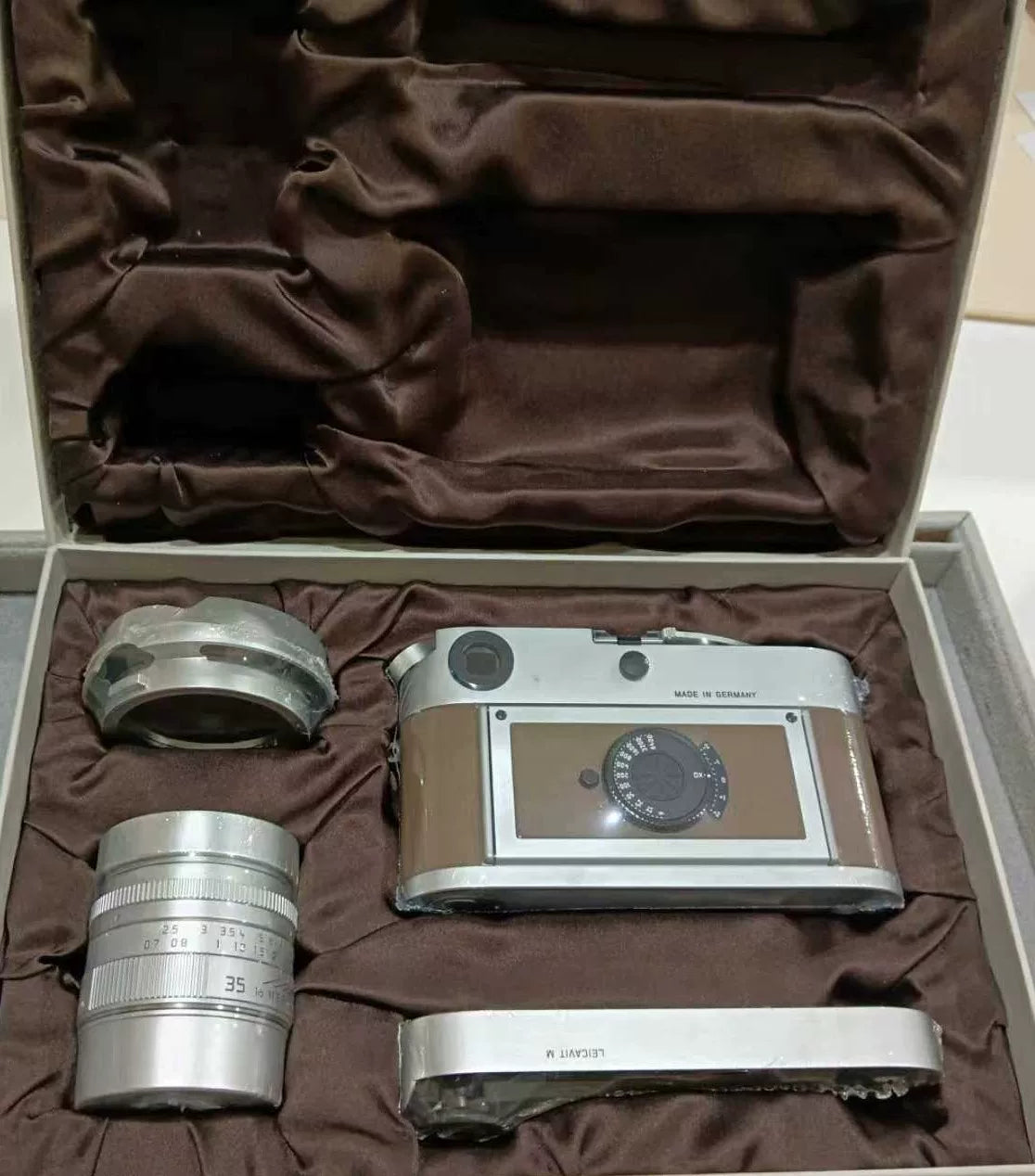 [Unused] Leica M7 Hermès Edition — Set with 35mm Lens, Hood and Grip