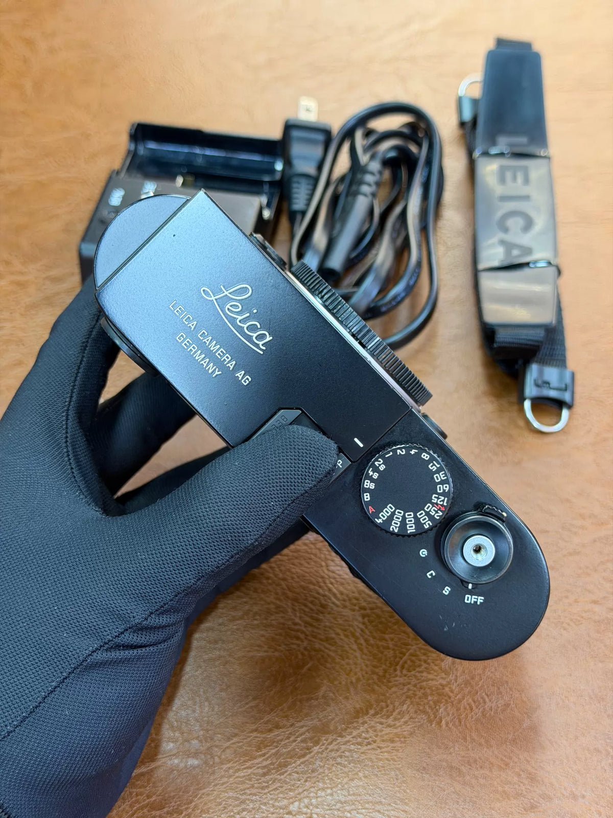 [Pre-owned] Leica M9-P Black — Body with Battery and Charger