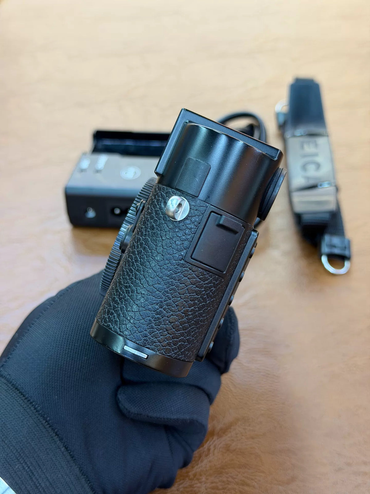 [Pre-owned] Leica M9-P Black — Body with Battery and Charger