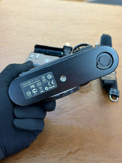 [Pre-owned] Leica M9-P Black — Body with Battery and Charger