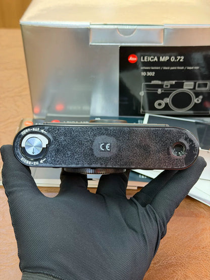 [Pre-owned] Leica MP Black Paint — Re-covered in Blue Leather