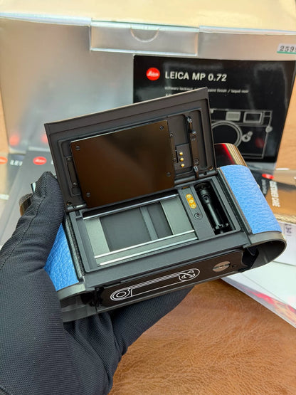 [Pre-owned] Leica MP Black Paint — Re-covered in Blue Leather