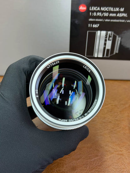 [Pre-owned] Leica Noctilux-M 50mm f/0.95 ASPH — Silver (11667) with Box