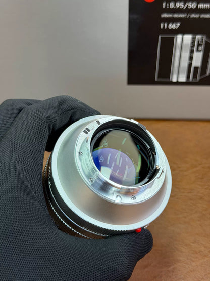[Pre-owned] Leica Noctilux-M 50mm f/0.95 ASPH — Silver (11667) with Box