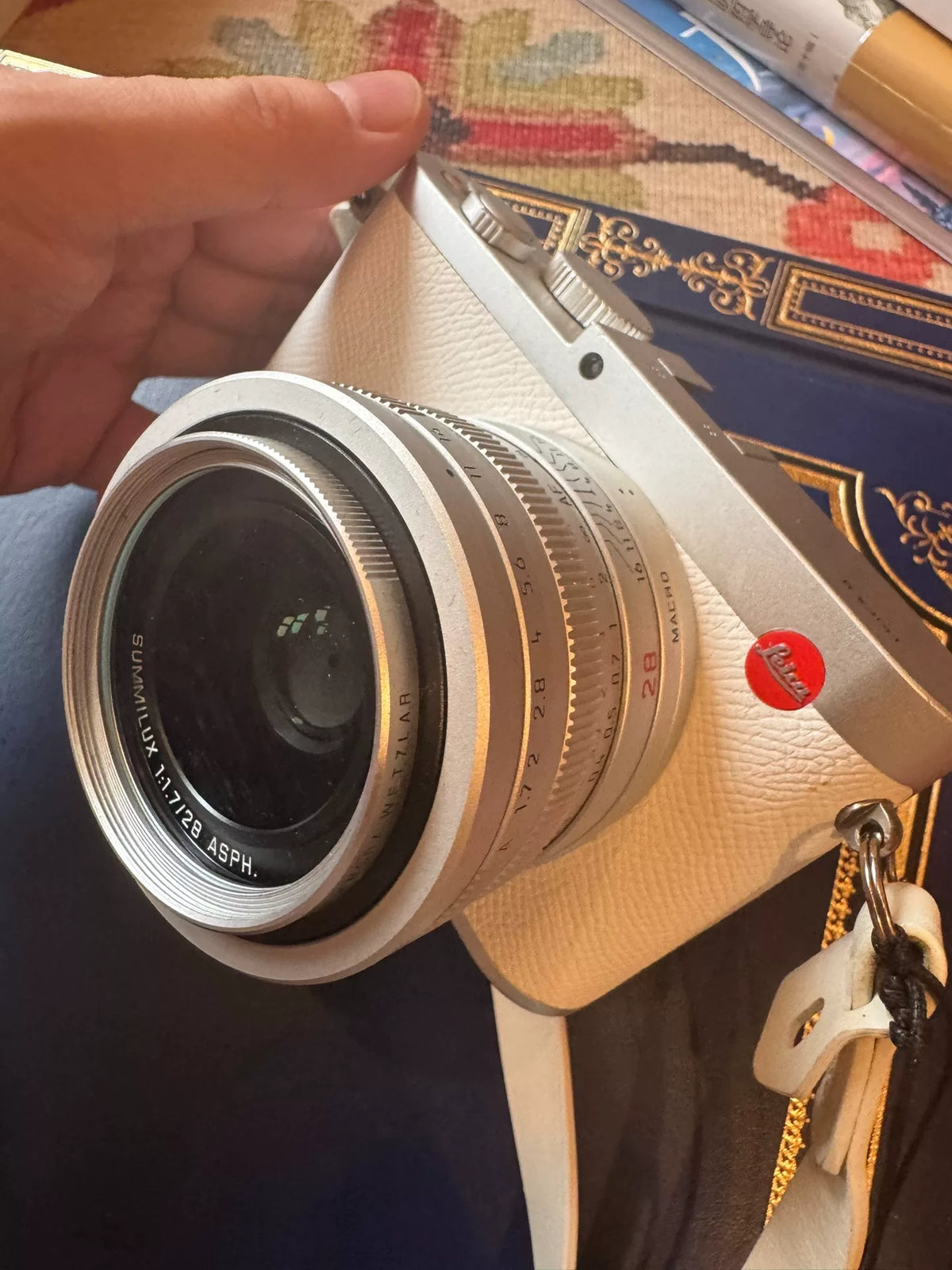 [Pre-owned] Leica Q Snow (Typ 116) — Limited Edition with Leather Case