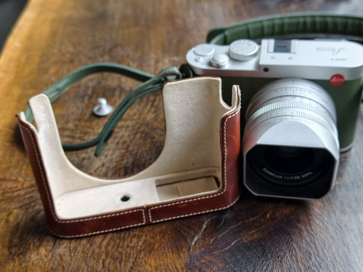 [Pre-owned] Leica Q (Typ 116) — Olive Green Limited Edition with Case
