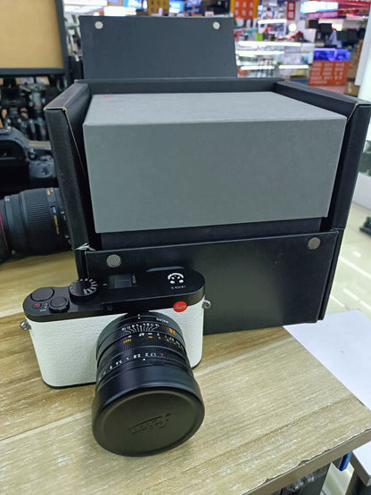 [Pre-owned] Leica Q (Typ 116) Panda Limited Edition — with Box