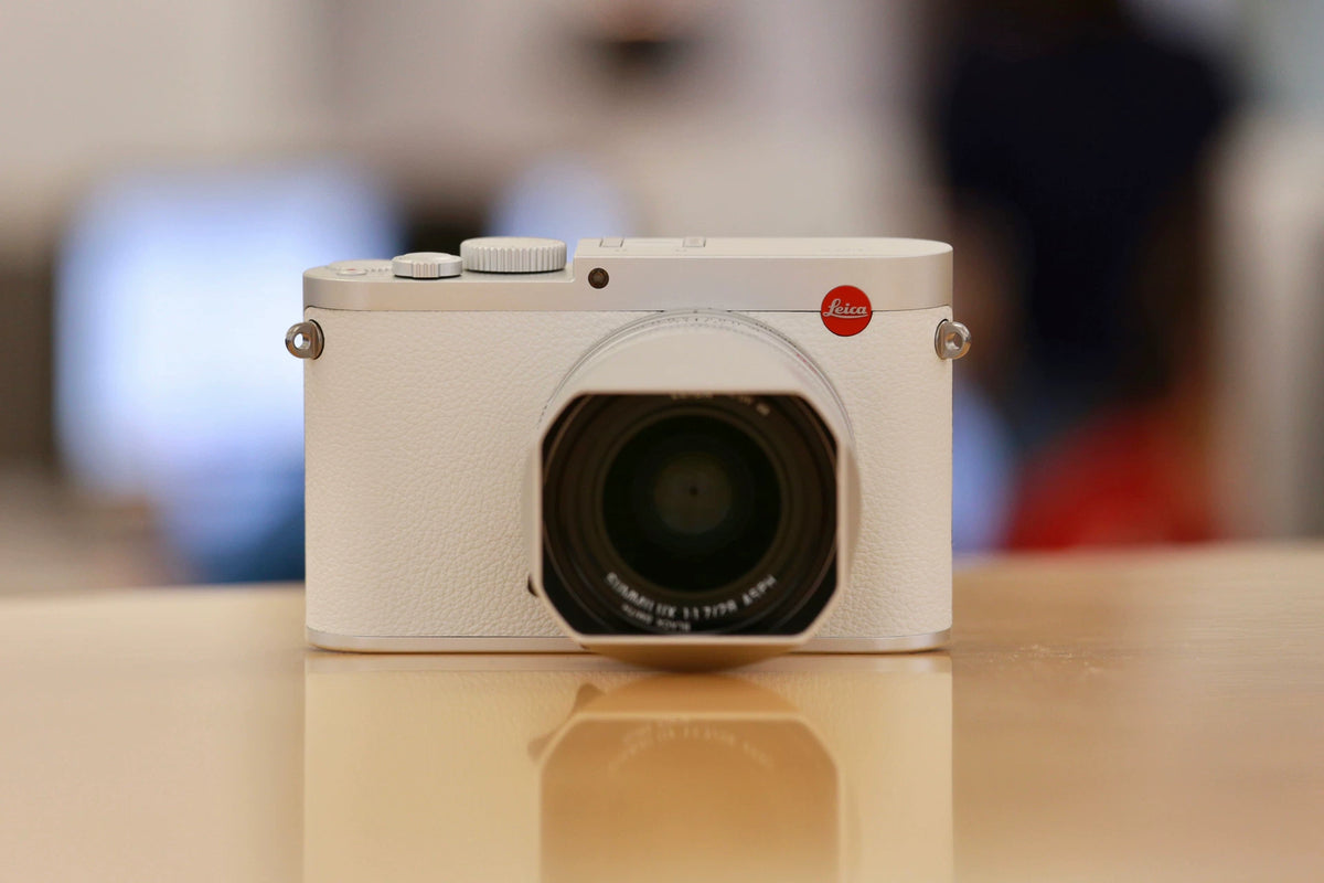 [Pre-owned] Leica Q (Typ 116) Snow White Limited Edition — Full Set