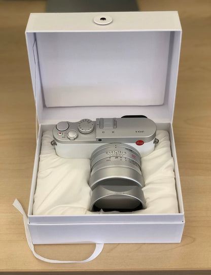[Pre-owned] Leica Q (Typ 116) Snow White Limited Edition — Full Set