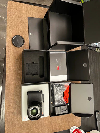 [Pre-owned] Leica Q2 — with Thumb Grip, Hood and Case