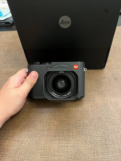 [Pre-owned] Leica Q2 — with Thumb Grip, Hood and Case