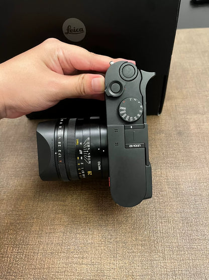 [Pre-owned] Leica Q2 — with Thumb Grip, Hood and Case
