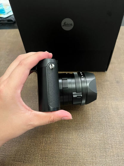 [Pre-owned] Leica Q2 — with Thumb Grip, Hood and Case