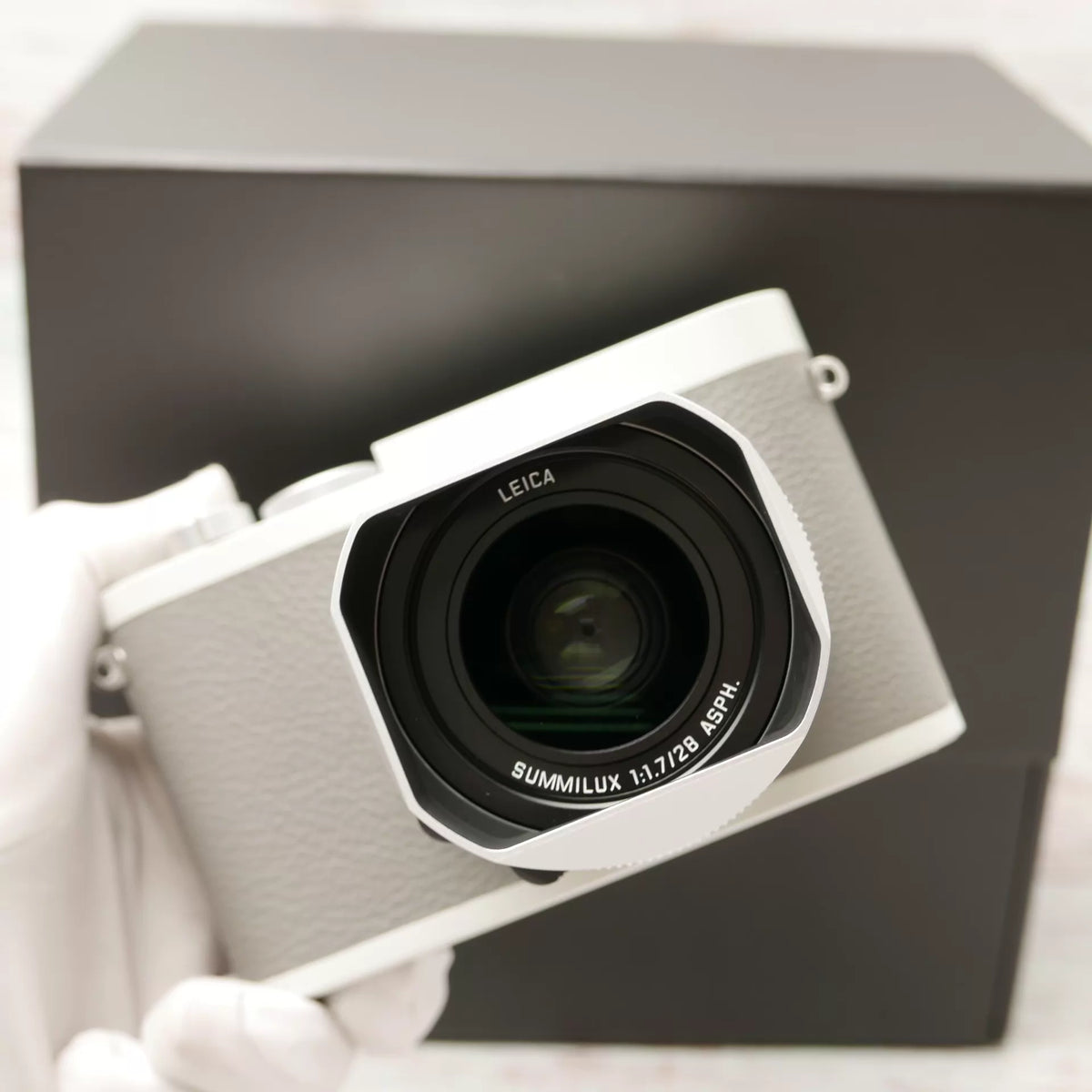 [Pre-owned] Leica Q2 "Ghost" by Hodinkee — White Limited Edition