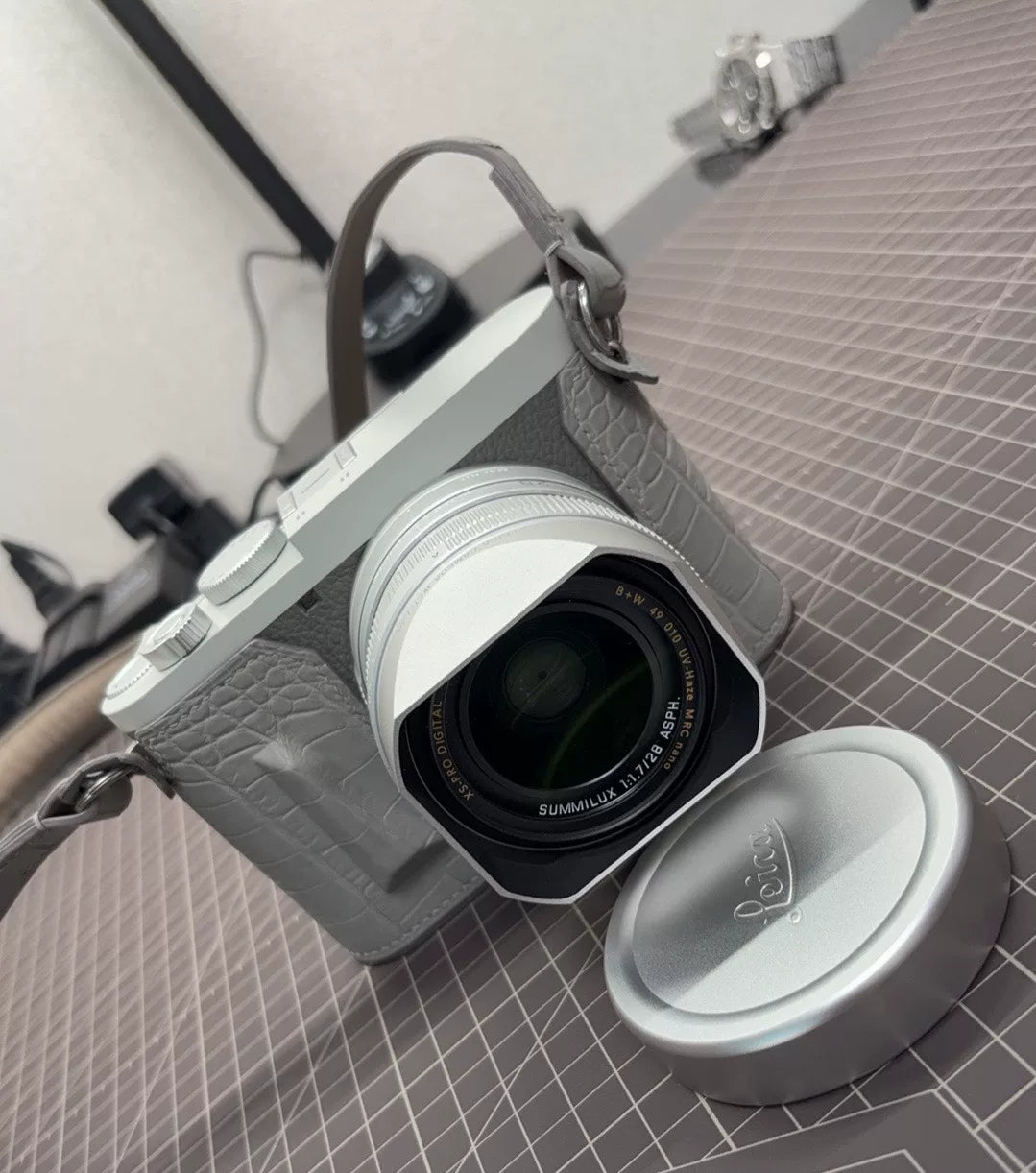 [Unused] Leica Q2 "Ghost" by Hodinkee — Full Set with Extras