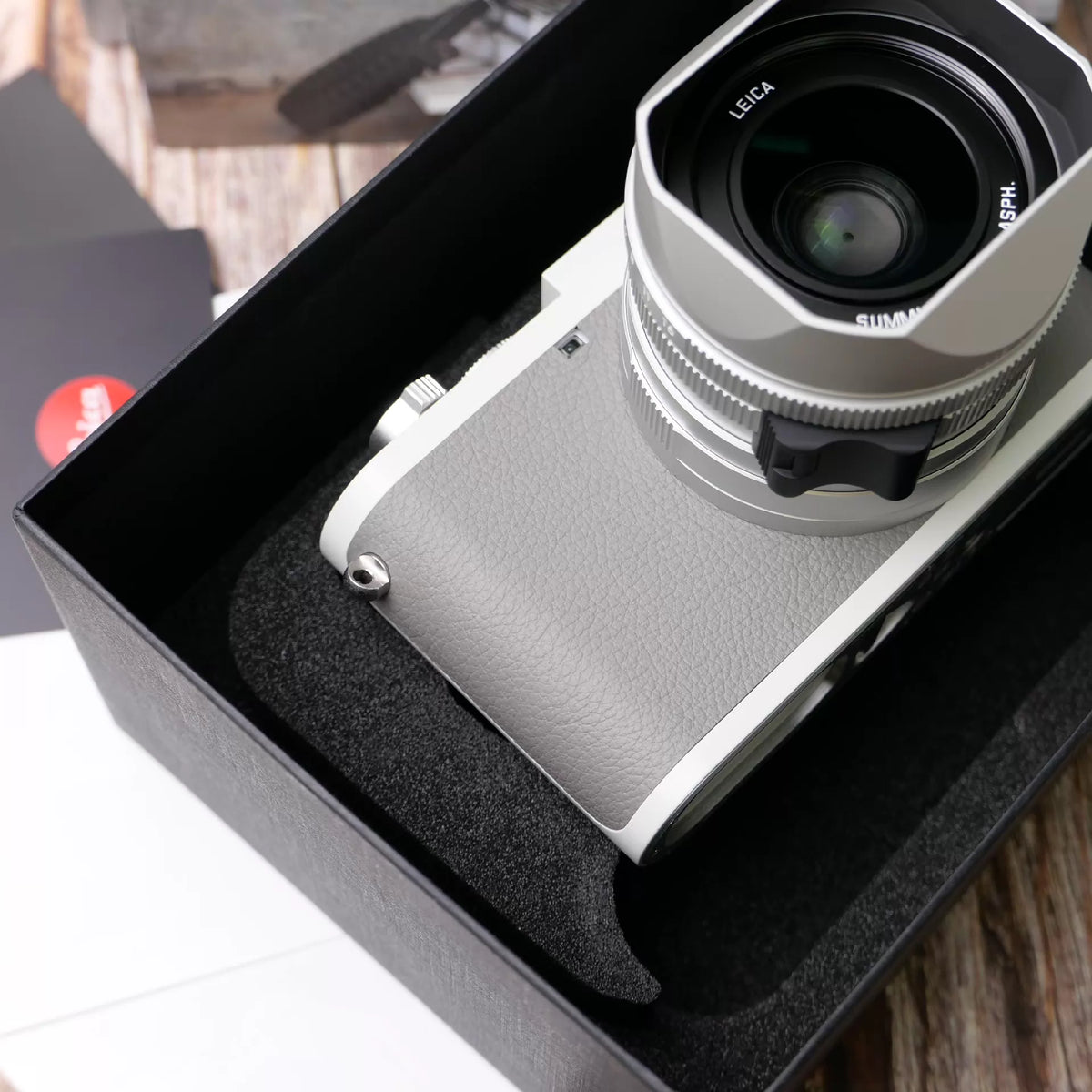 [Pre-owned] Leica Q2 "Ghost" by Hodinkee — Limited Edition, Boxed