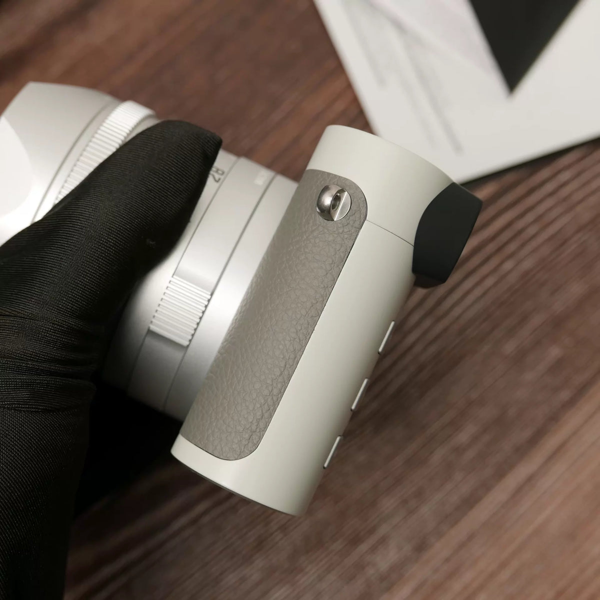 [Pre-owned] Leica Q2 "Ghost" by Hodinkee — Grey and White, with Box