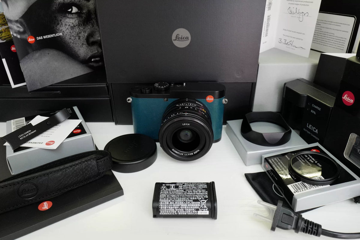 [Pre-owned] Leica Q2 — Pine Green Special Edition with Thumb Grip