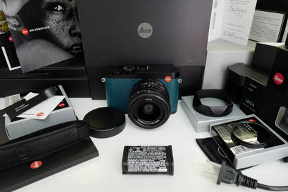 [Pre-owned] Leica Q2 — Pine Green Special Edition with Thumb Grip