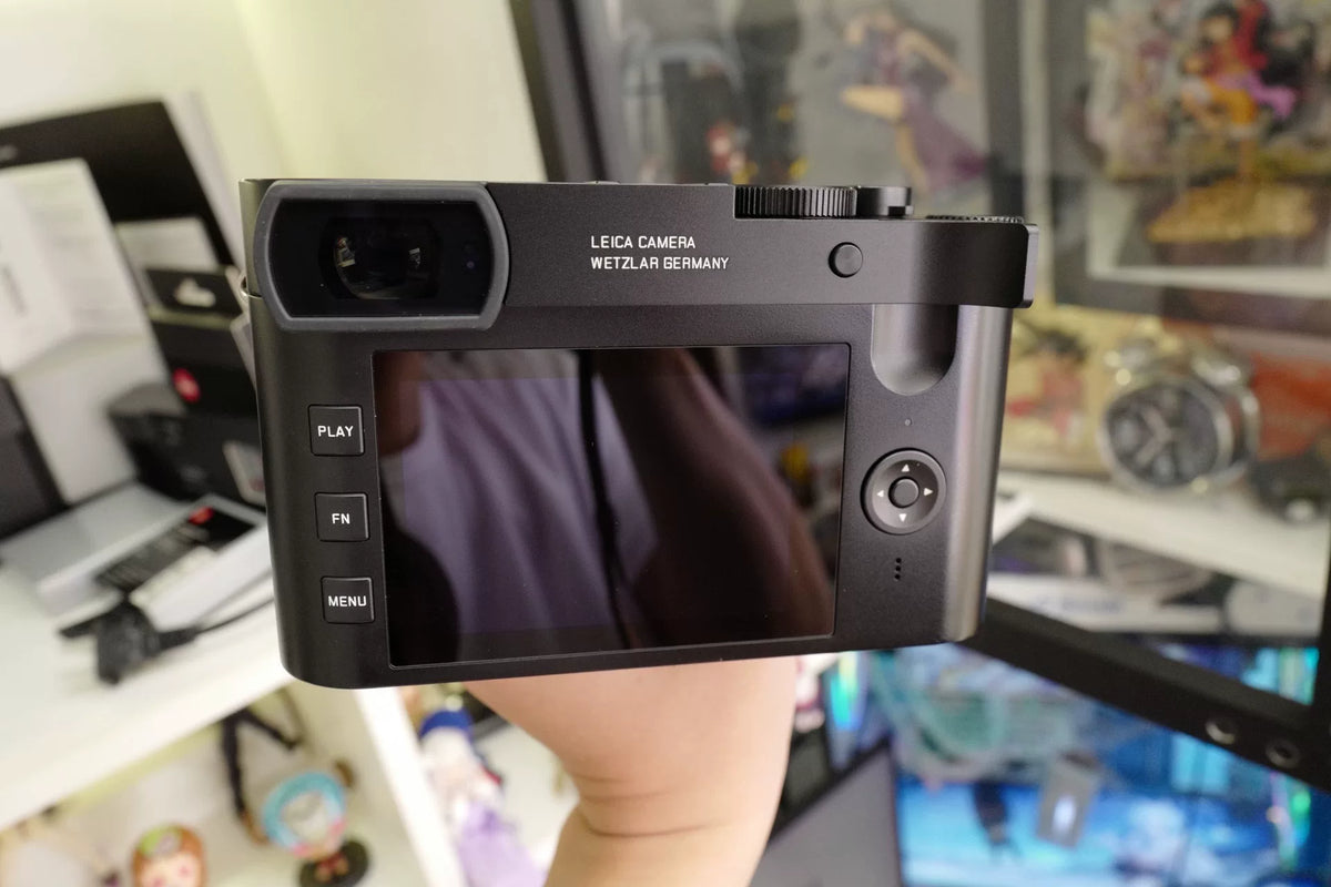 [Pre-owned] Leica Q2 — Pine Green Special Edition with Thumb Grip