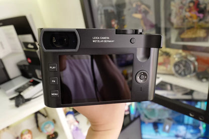 [Pre-owned] Leica Q2 — Pine Green Special Edition with Thumb Grip