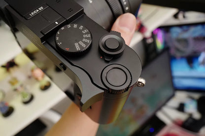 [Pre-owned] Leica Q2 — Pine Green Special Edition with Thumb Grip