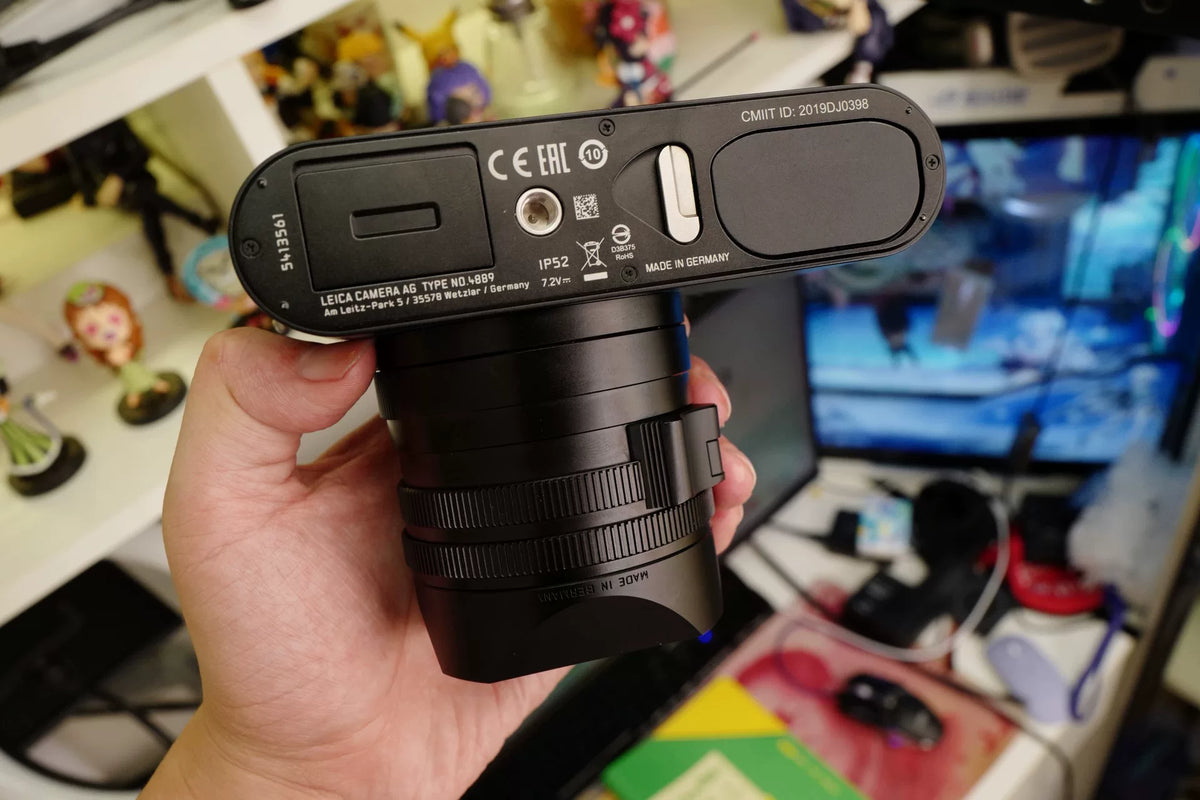[Pre-owned] Leica Q2 — Pine Green Special Edition with Thumb Grip