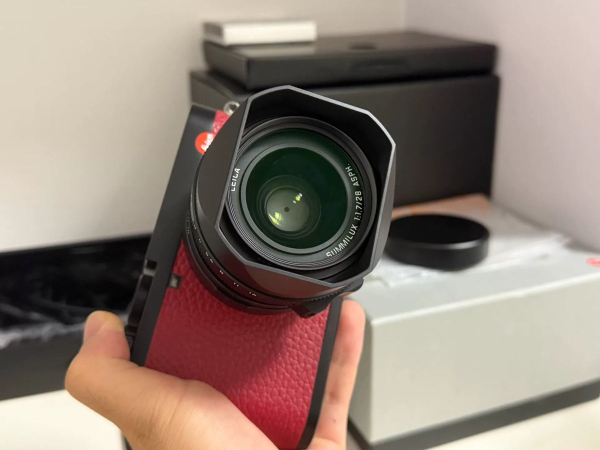 [Pre-owned] Leica Q2 (Typ 4889) — Burgundy Red with Box